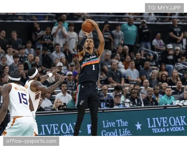 马刺进攻端传导球耐心十足 多次利用24秒进攻时间寻找最佳机会